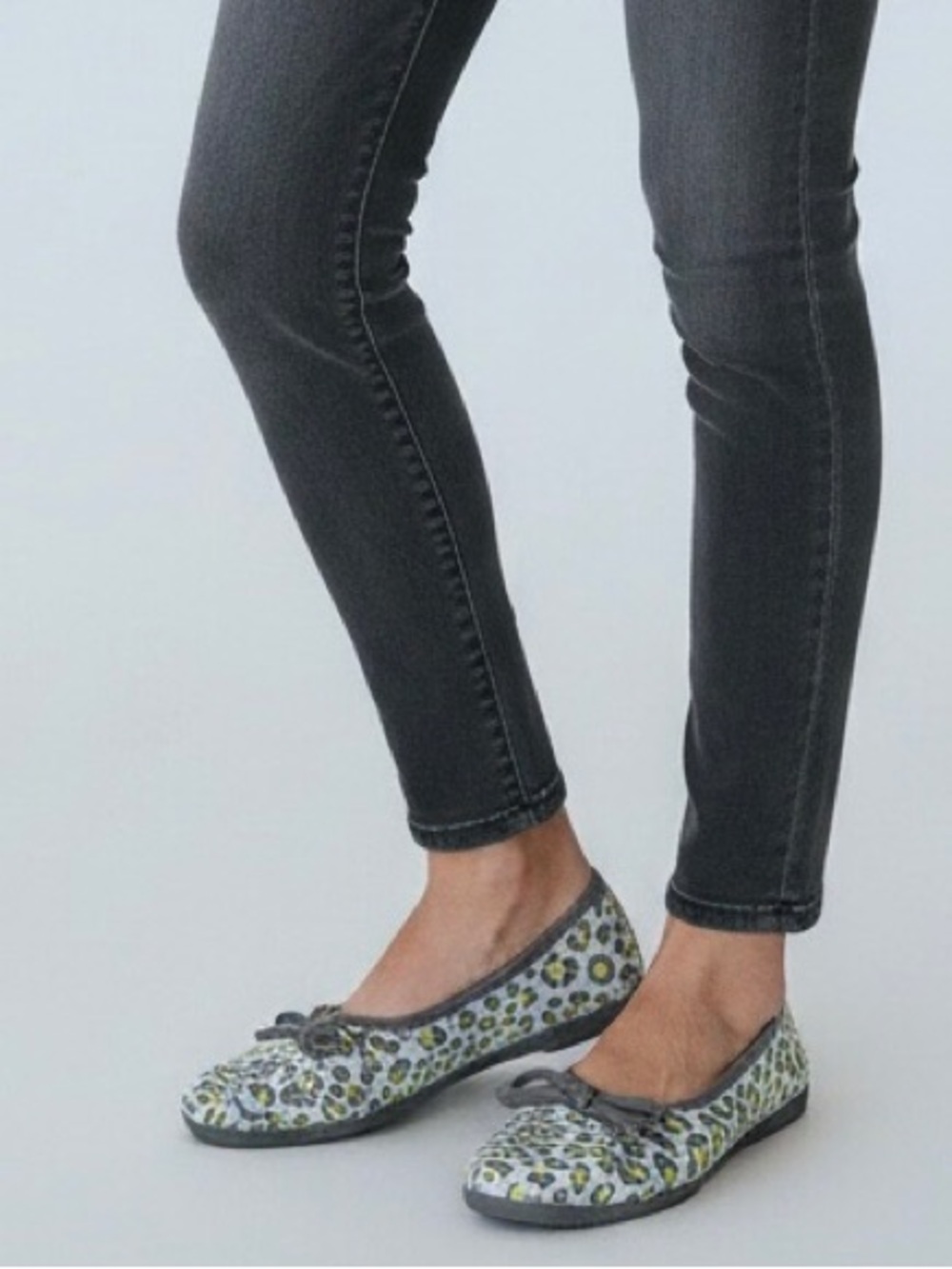 Clarks | Carly Hope Grey Neon Leopard Print Flats Cloudstepper 9M